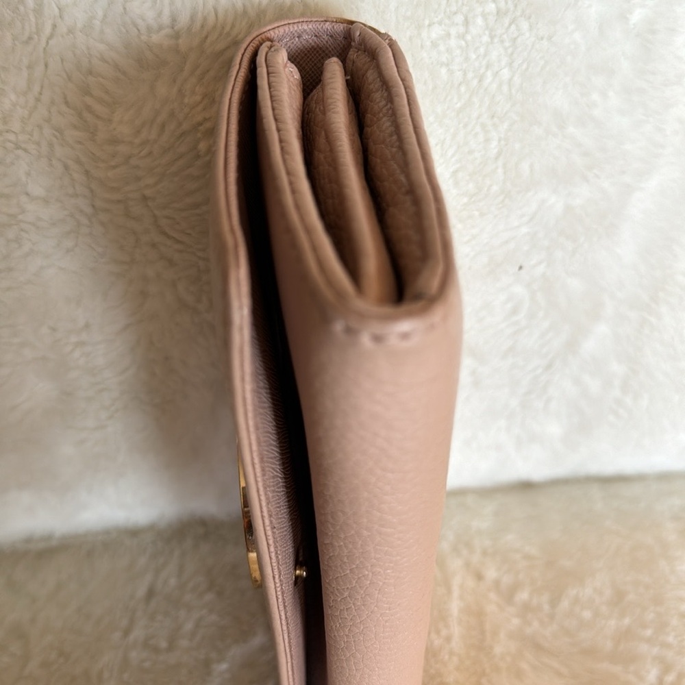 NWT-Michael Kors leather Fulton wallet. Color is call Ballet ( pale pink) - Picture 4 of 11